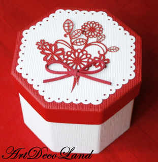 Cutie octogonala din carton - rosie